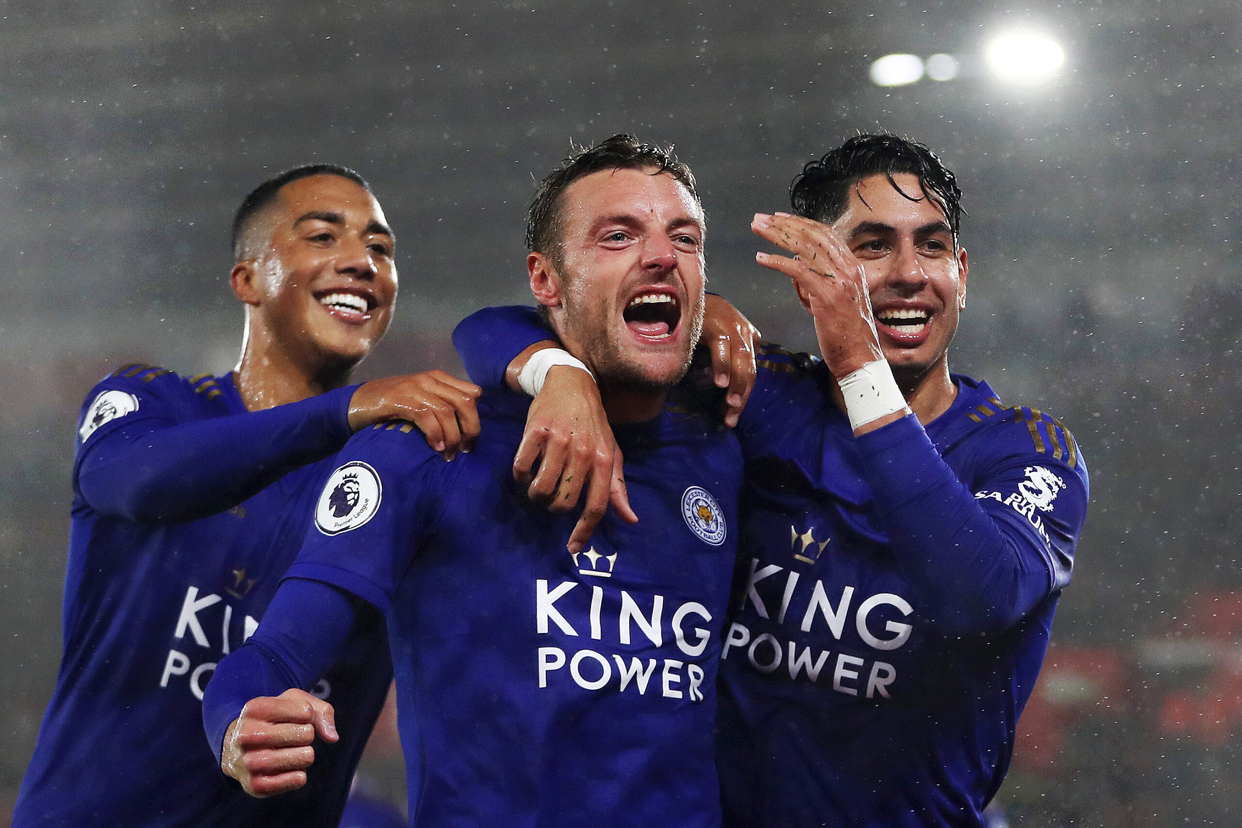 Tielemans, Vardy e Ayoze Perez (© Getty Images)